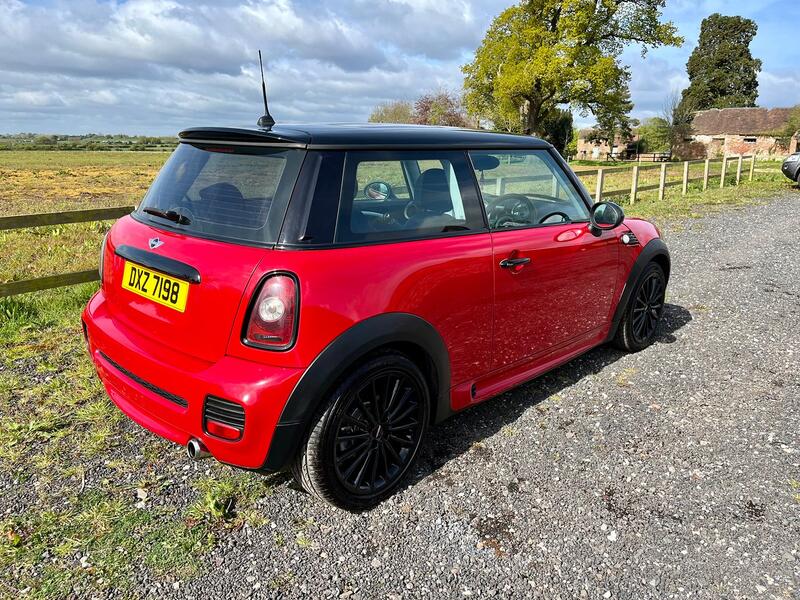 View MINI HATCH 1.6 Cooper Hatch