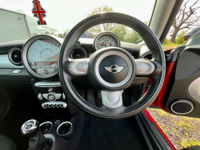 MINI HATCH
