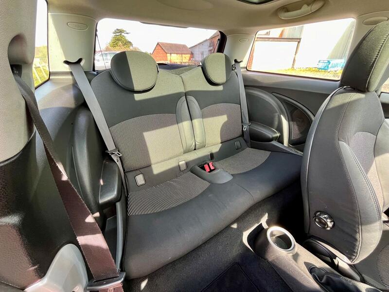 MINI HATCH