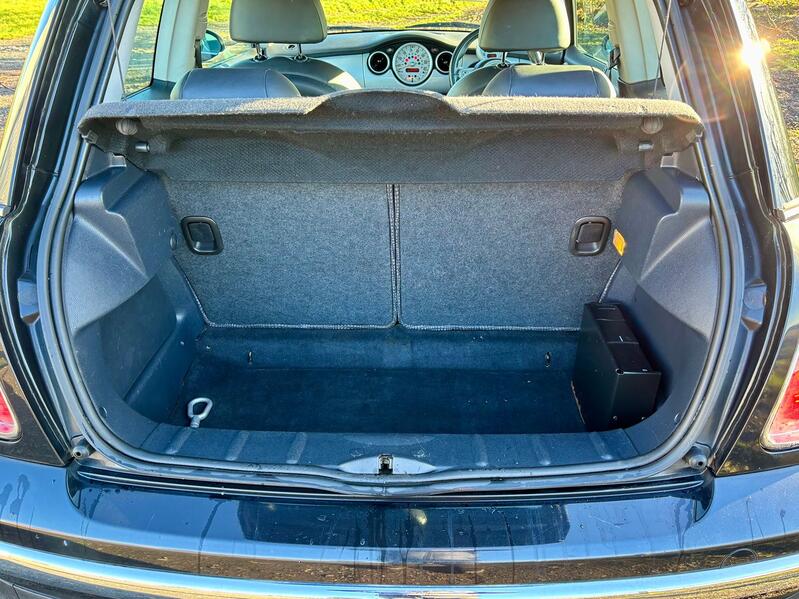 MINI HATCH