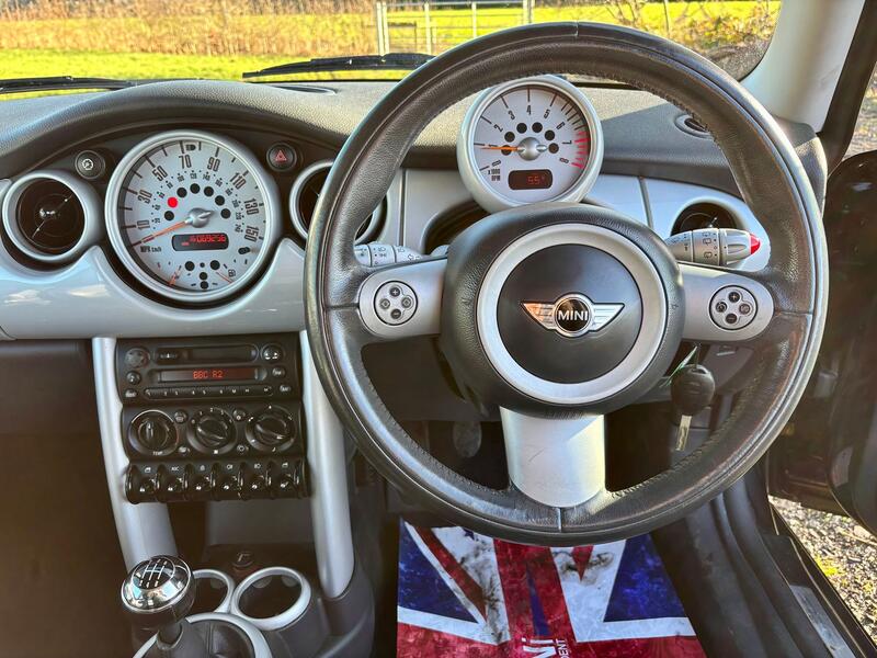 MINI HATCH