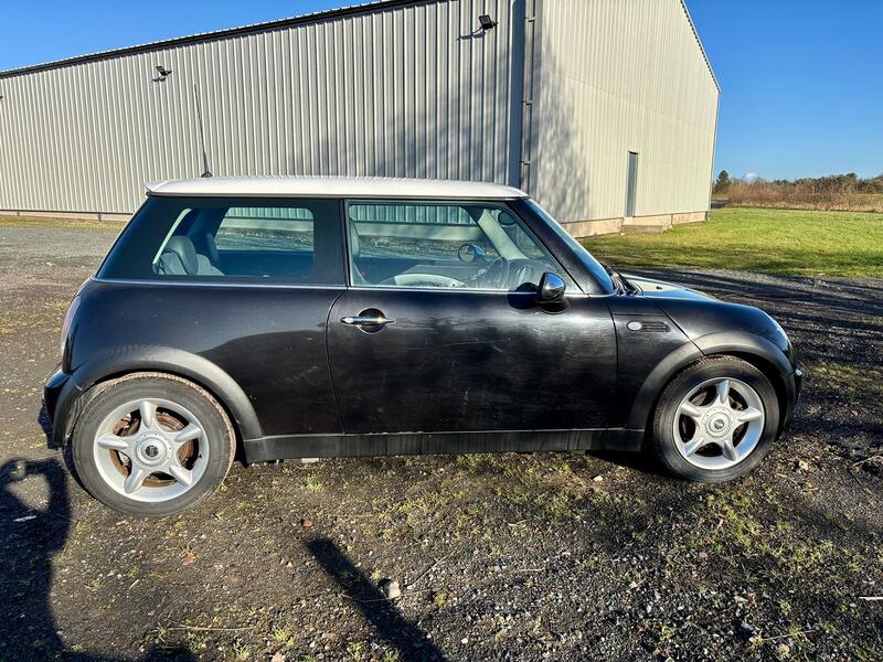MINI HATCH