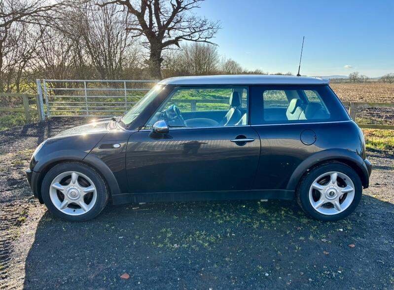 MINI HATCH