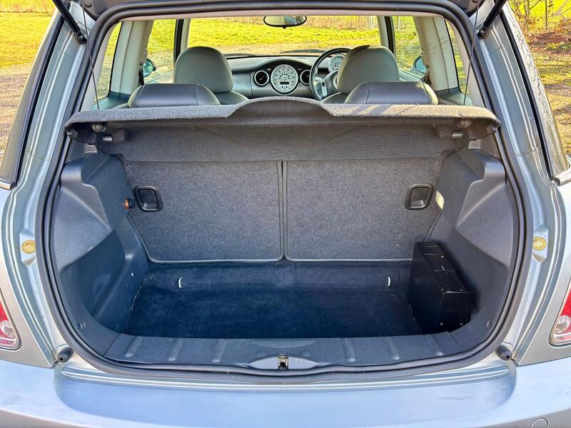 MINI HATCH