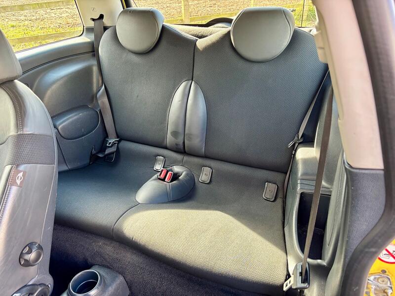 MINI HATCH