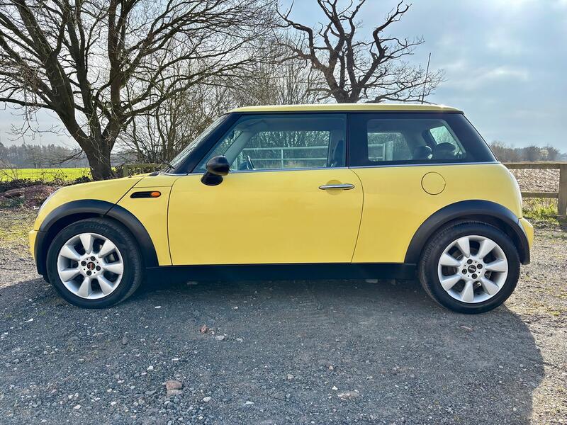 MINI HATCH