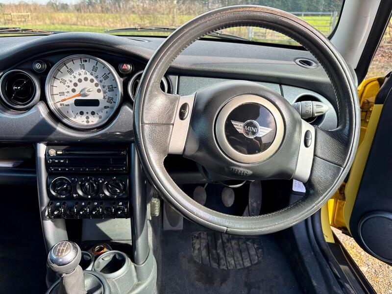 MINI HATCH