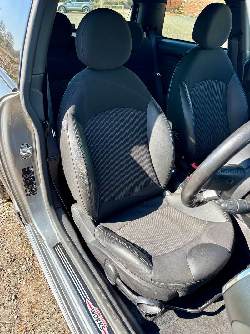 MINI HATCH