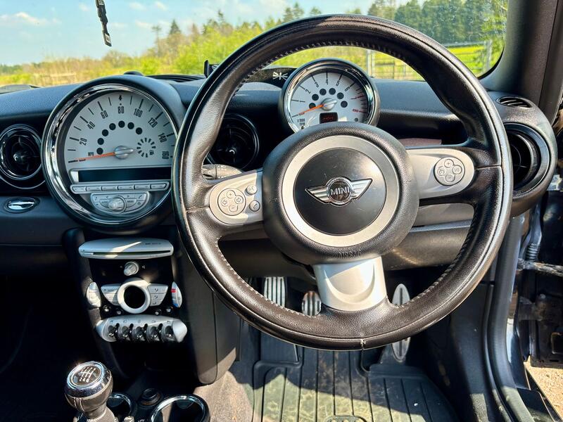 MINI HATCH