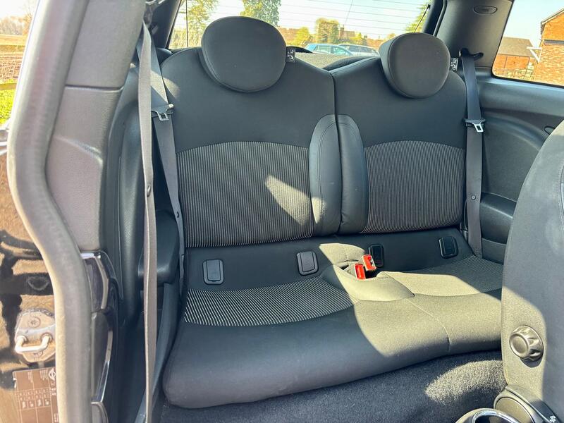 MINI HATCH