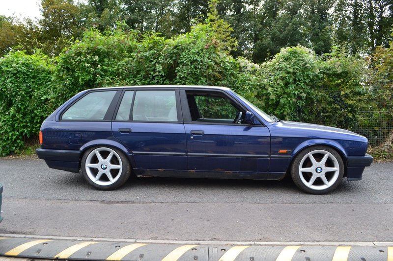 View BMW 3 SERIES E30 316 Lux Touring