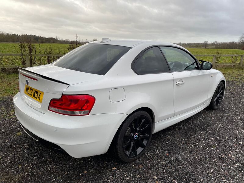 View BMW 1 SERIES 118D EXCLUSIVE EDITION